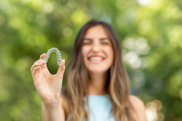 Don&#    ;t Worry About Damaging Invisalign Aligners When Eating